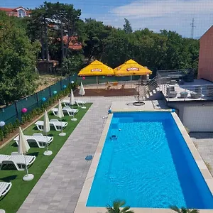 apartments-adria.primorje-gorskikotar.com/